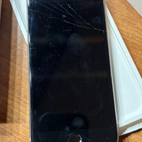 iPhone 6 32 GB Space Grey used, broken screen and faulty button