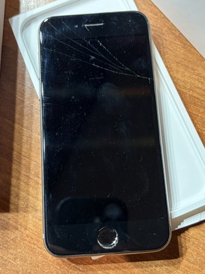 iPhone 6 32 GB Space Grey used, broken screen and faulty button