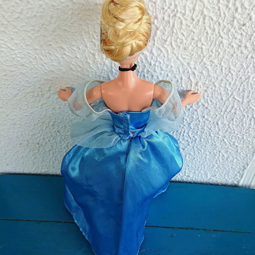Vintage Cinderella doll Disney Simba 2001 like new
