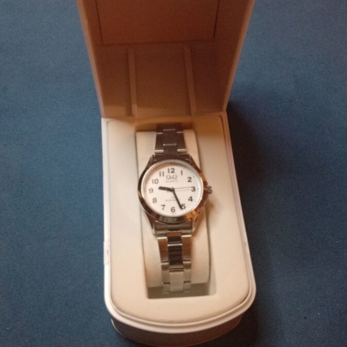 Q&Q watch new from store closing