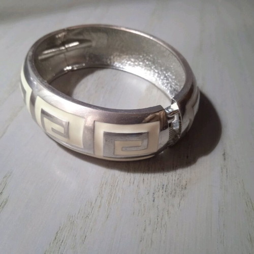 Women's silver handcuff bracelet like new with white pattern