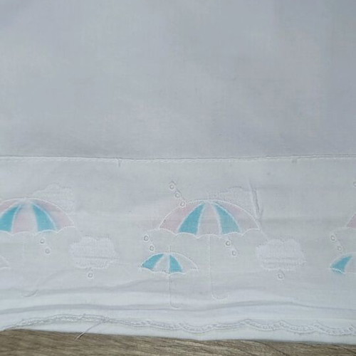 Baby cotton sheet like new with umbrella design 85x150cm