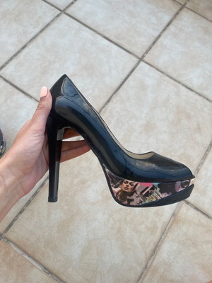 Γόβες λουστρίνι Νο.39 φορεμένες μία φορά, μαύρες