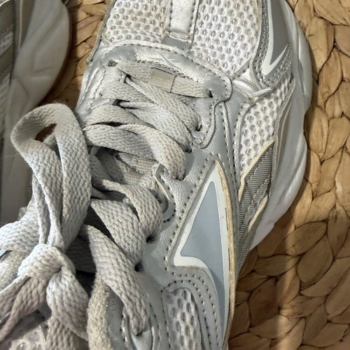 Reebok athletic shoes size 39 silver like new