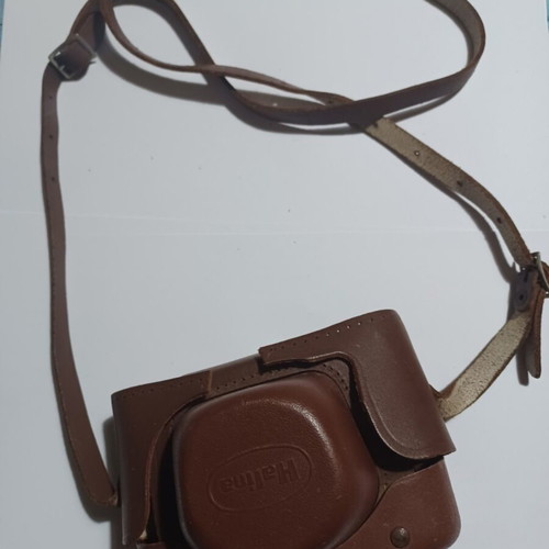Kodak and Halina cameras, pack of 2 with case