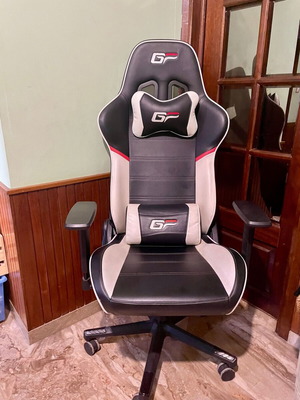 Gaming chair σαν καινούργιο, άνετη για πολύωρη χρήση