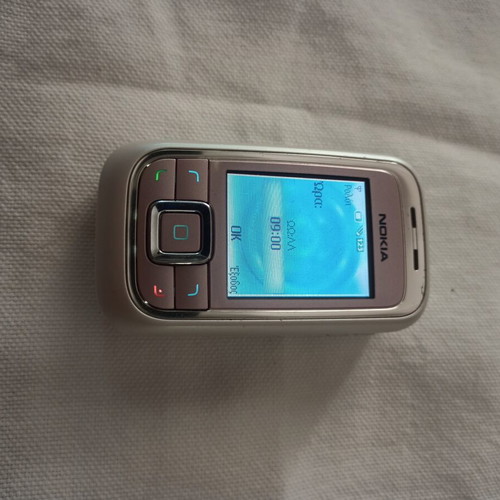 Nokia 6111 pink phone like new, functional without charger
