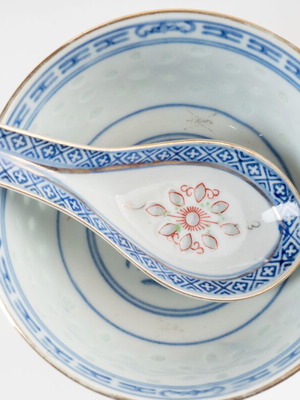 Chinese Porcelain Soup Bowls Set used, 6 bowls with matching spoons