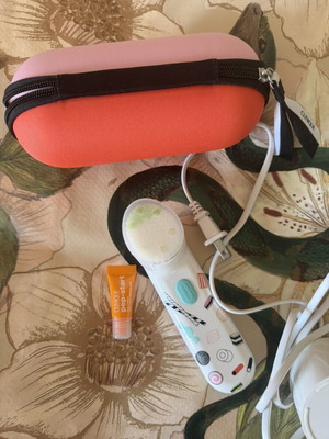 Clinique Sonic System with American Plug, like new