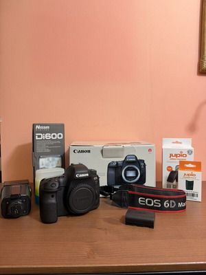 Canon EOS 6D Mark II Full Frame Body like new with Nissin Di600 Flash