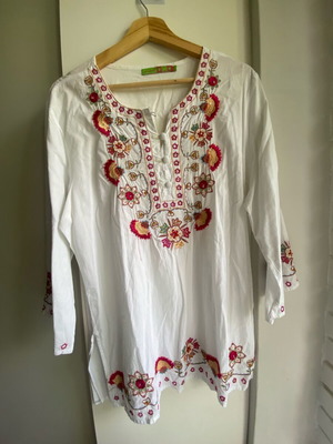 Women's embroidered cotton tunic used, size L-XL, white