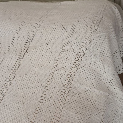 Knitted handmade blanket like new, width 2 meters, length 2.20