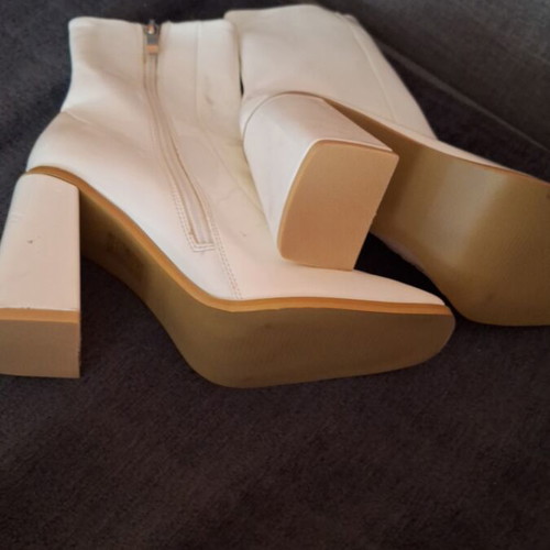 Patent leather boots new with slight defects, size 36, white