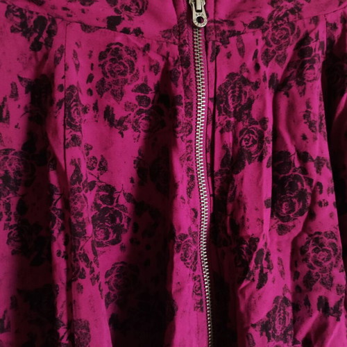 H&M Divided Skater goth mini skirt used, dark fuchsia with black roses, size 36