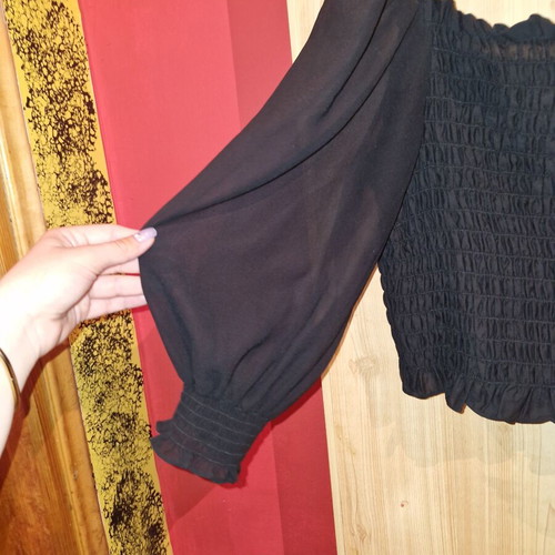 Black blouse with transparent sleeves like new, size L Forever21