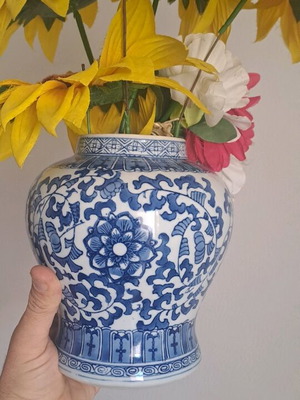 Authentic Chinese vase like new without lid
