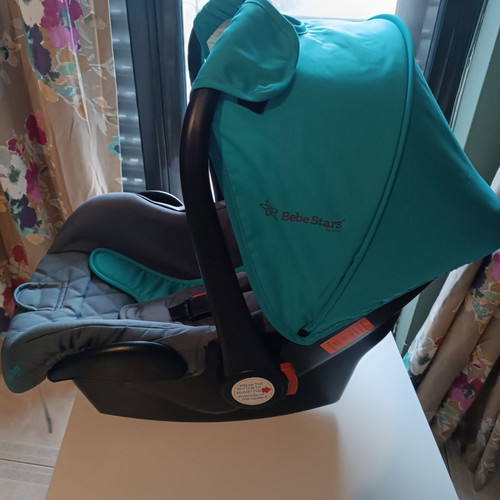 Car seats for newborns used, excellent condition, set of 2