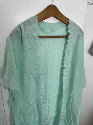 Vintage robe like new, turquoise, size medium-large
