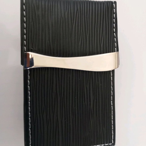 Black cigarette case new with automatic magnetic metal lid