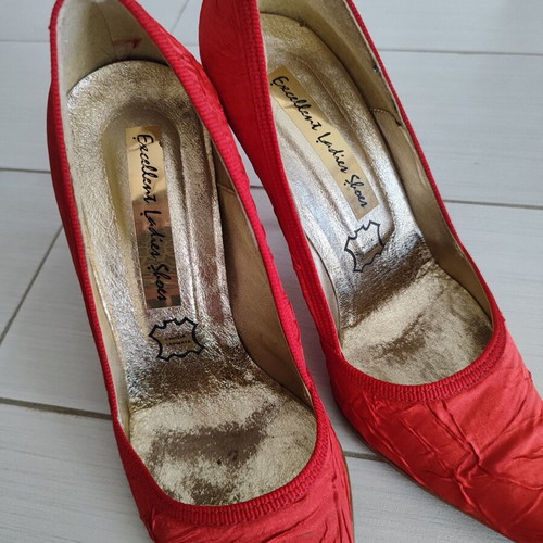 Pointed red pumps size 37 like new, 10.5cm heel