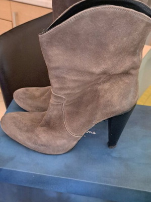 Leather suede ankle boots used, grey, with cone heel