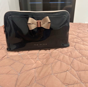 Νεσεσέρ Ted Baker Bow Makeup Bag