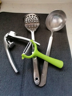 Stainless steel cooking utensils set like new