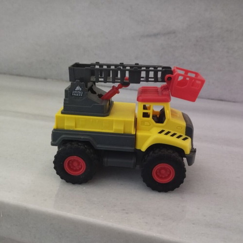Small pull back vehicle like new, small size