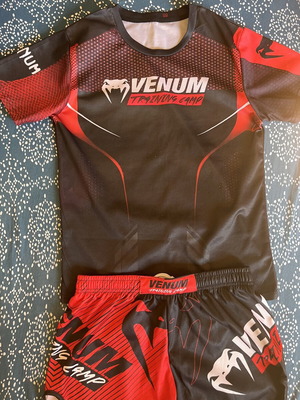 Venum training set like new, size M