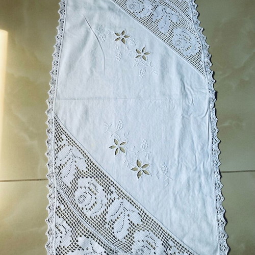 Handmade table runner used, dimensions 75x40