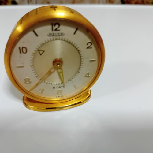 Mechanical collectible table clock