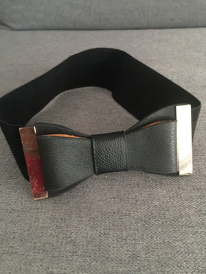 Elastic belt with bow like new