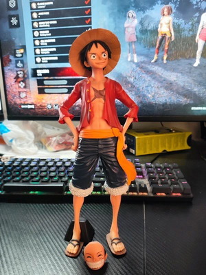 Monkey D. Luffy One Piece figure with alternate face