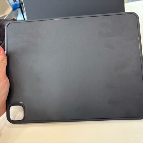 iPad Pro 13" ESR Rebound Magnetic Keyboard Case new