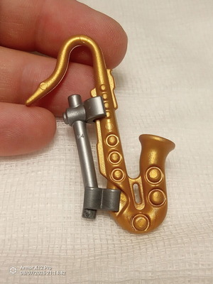 Playmobil saxophone accessory like new, gold