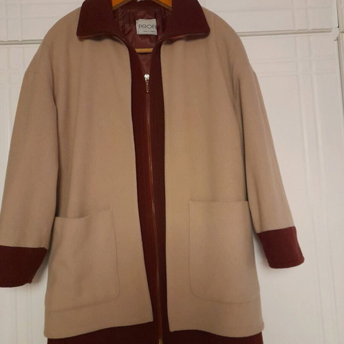 Vintage beige burgundy winter coat with zipper Large like new