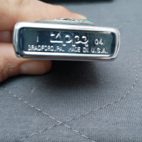 Zippo made in USA 2004 μεταχειρισμένο με σπάνιο ανάγλυφο σχέδιο