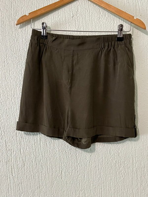 Dea Kudibal silk shorts size S, like new, green