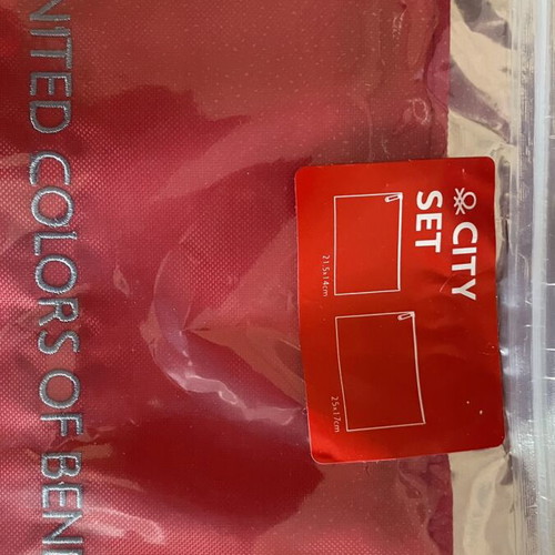 Benetton travel city set new, 2 versatile pouches red