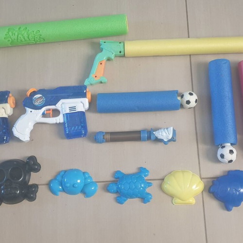 Summer beach items for kids used, set of 40 pieces
