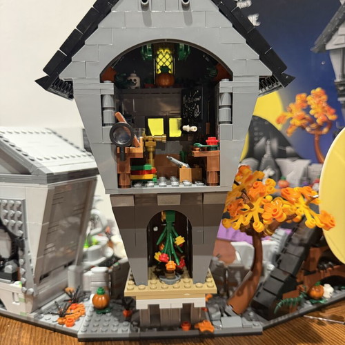 Disney Tim Burton's The Nightmare Before Christmas Lego set like new