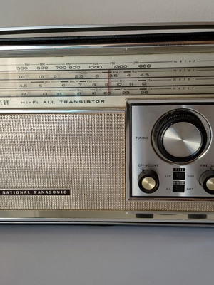 National Panasonic R-441B Vintage Radio like new, 1963
