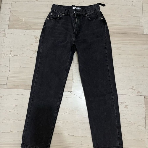 Black mom jeans like new, size XS Pull & Bear