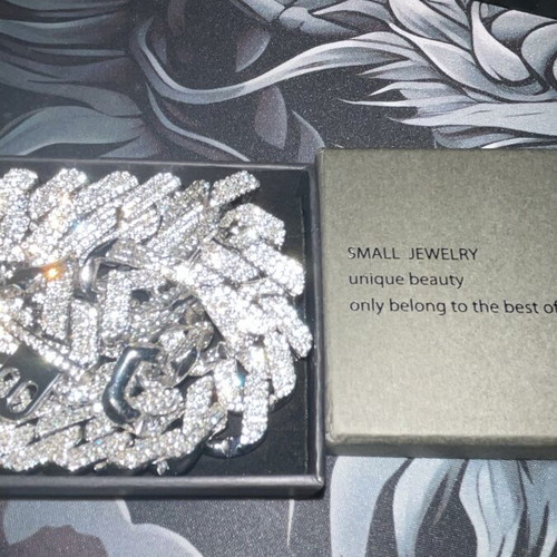 Moissanite Cuban Chain Diamond Jools like new, silver color
