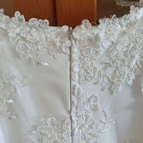 Flower girl dress used with embroidery and tulle
