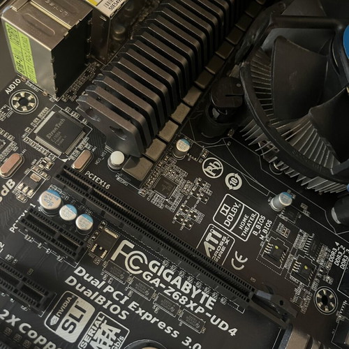 Gigabyte Z68XP-UD4 μητρική με i7-2700K και 12GB RAM σαν καινούργιο