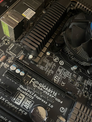 Gigabyte Z68XP-UD4 μητρική με i7-2700K και 12GB RAM σαν καινούργιο