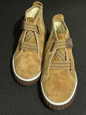 Ugg shoes kids like new, size 32, brown