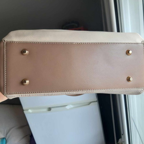 Elizabeth George handbag like new, beige brown