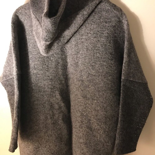 Women's jacket with hood like new, gray, one size, felt